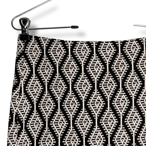 Zara Trafaluc Size Medium Fall Winter Collection Black White Aztec Pencil Skirt - Picture 3 of 6